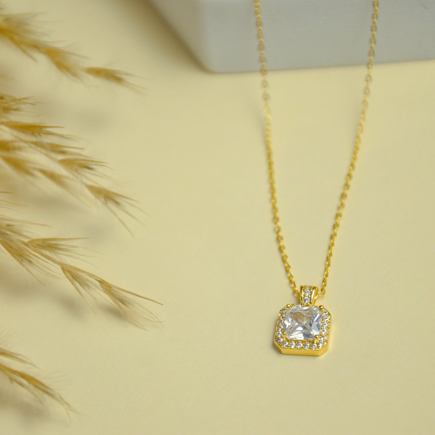 Crystal Luxe Halo Pendant Necklace