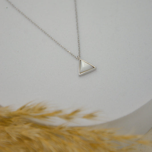Triangle Minimal Westen Necklace (Mother of pearl)