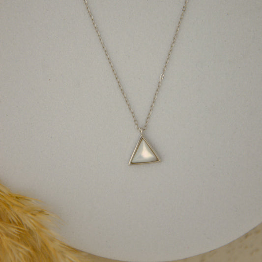 Triangle Minimal Westen Necklace (Mother of pearl)