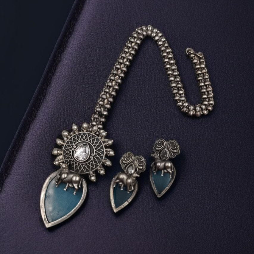 Antique German Silver Cow Motif Necklace Set | Lady Zone