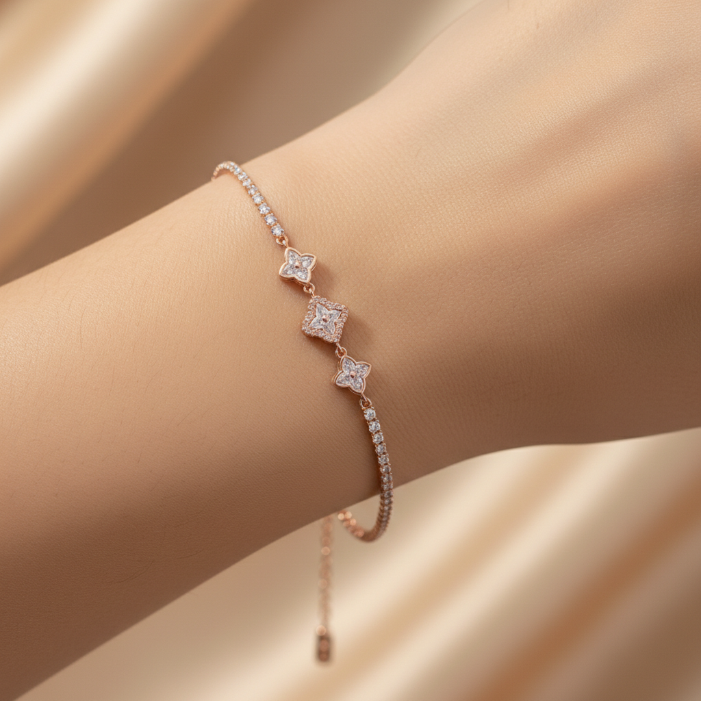Minimal Crystal Clover Flexible Bracelet
