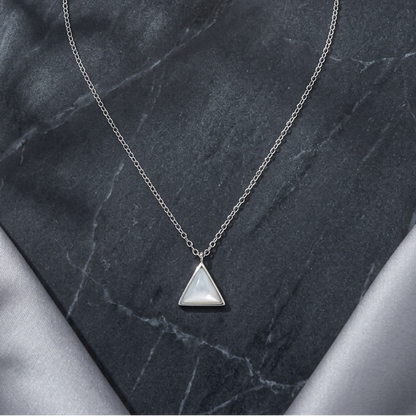 Triangle Minimal Westen Necklace (Mother of pearl)