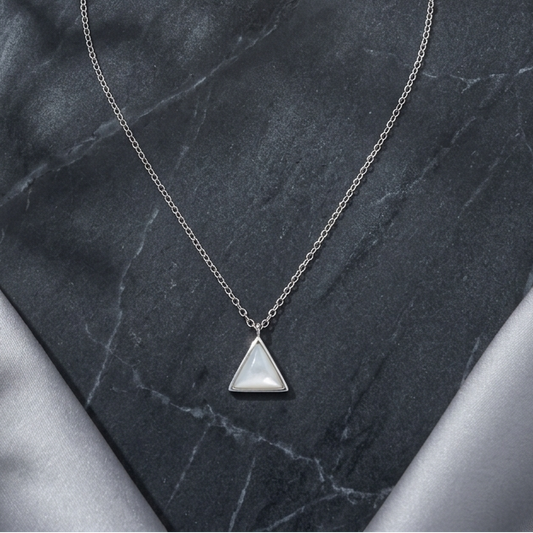 Triangle Minimal Westen Necklace (Mother of pearl)